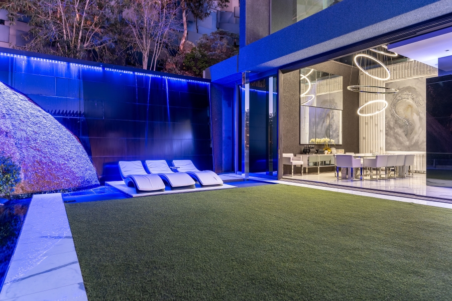 7 Bedroom Property for Sale in Clifton Western Cape